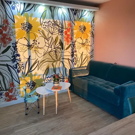 Front De Apartment *